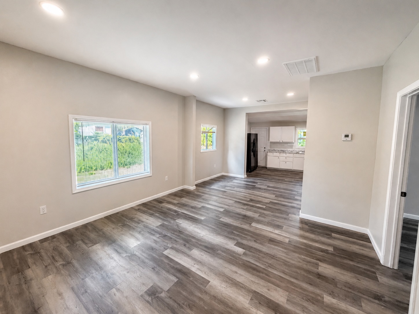 305 S Rosehill Avenue Property Photo 3