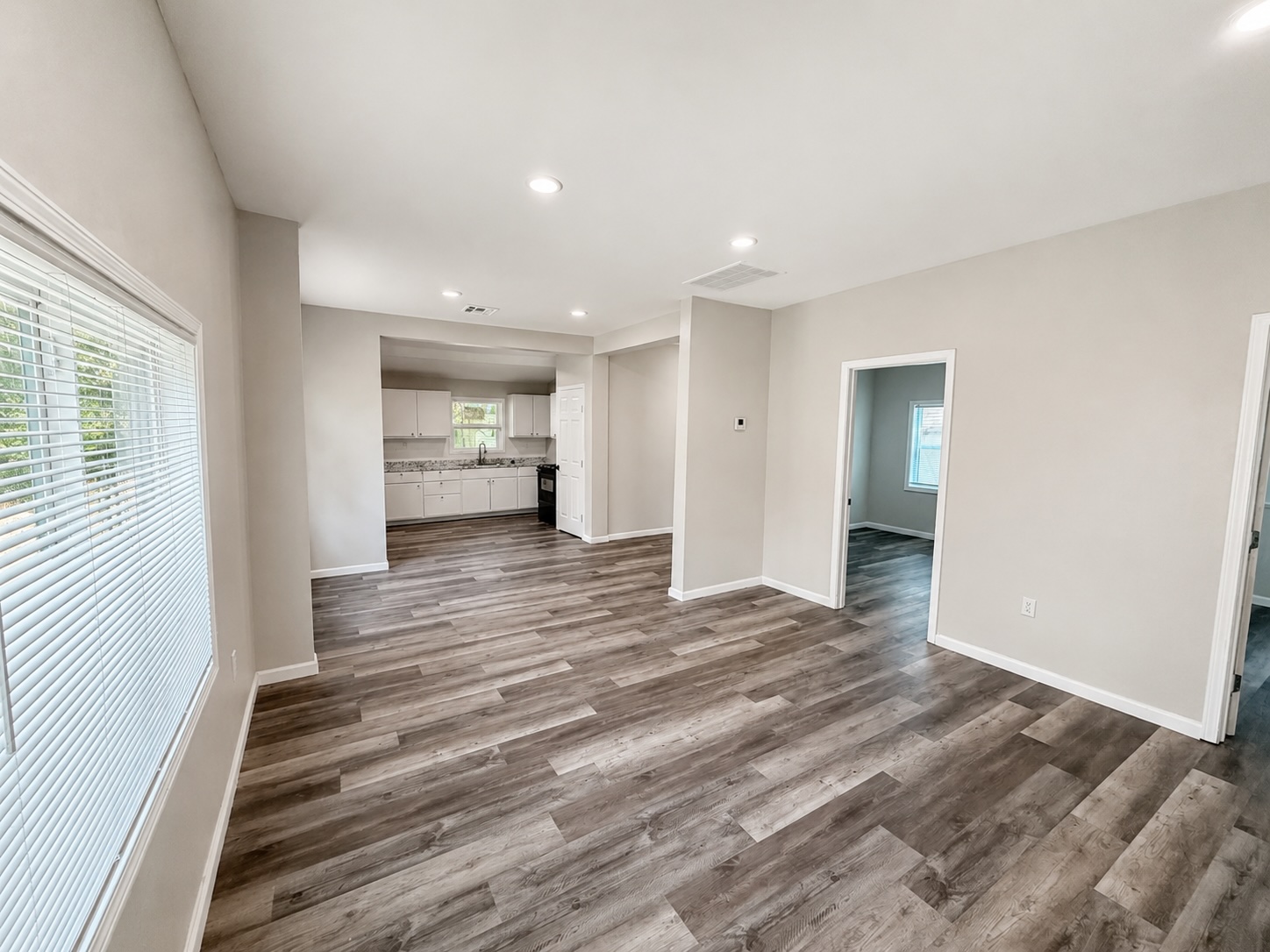 305 S Rosehill Avenue Property Photo 4
