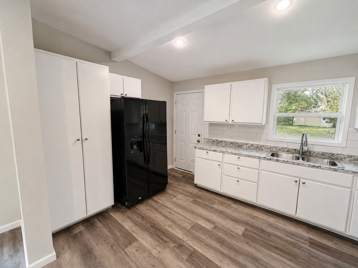 305 S Rosehill Avenue Property Photo 5