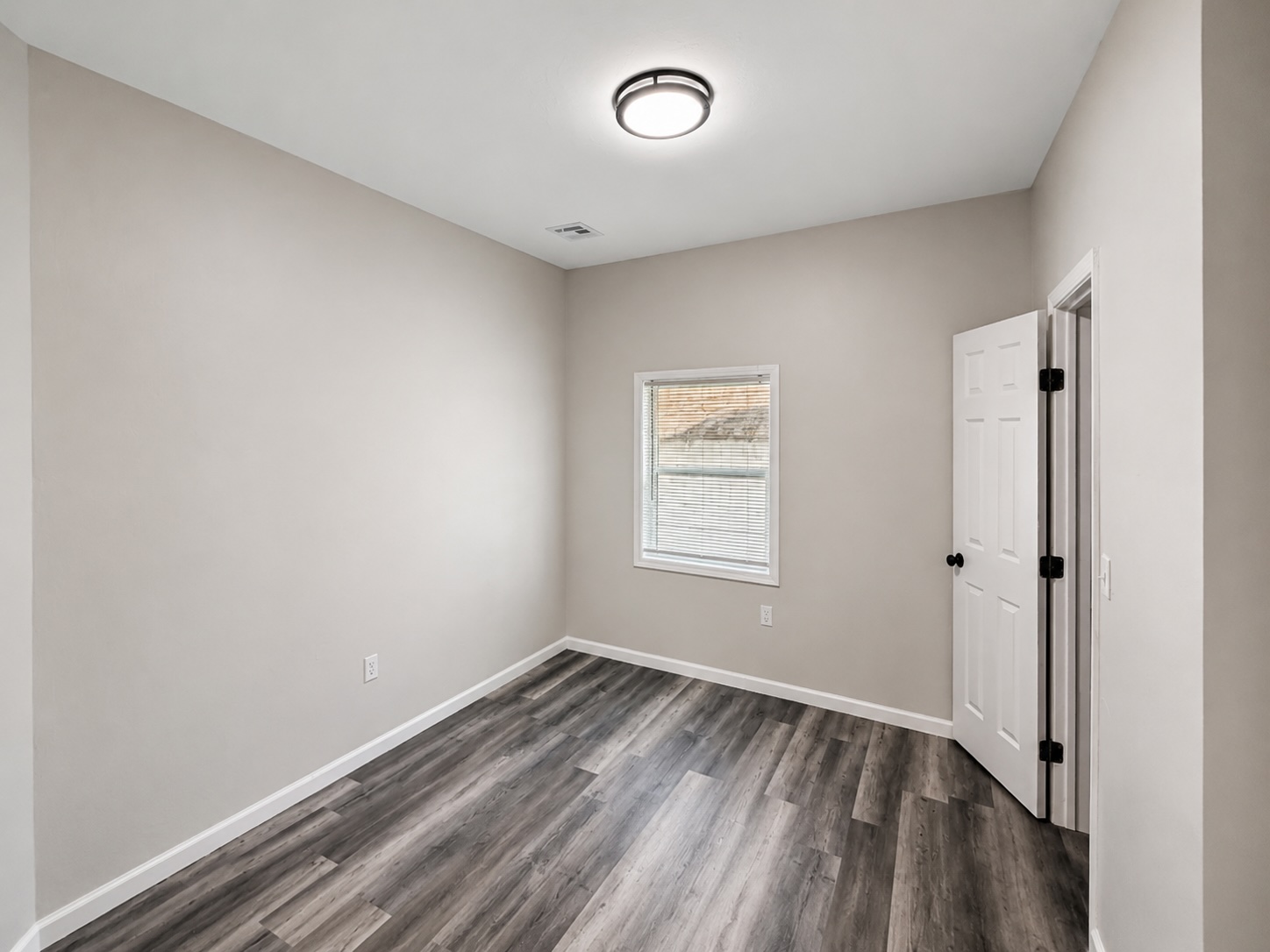 305 S Rosehill Avenue Property Photo 10