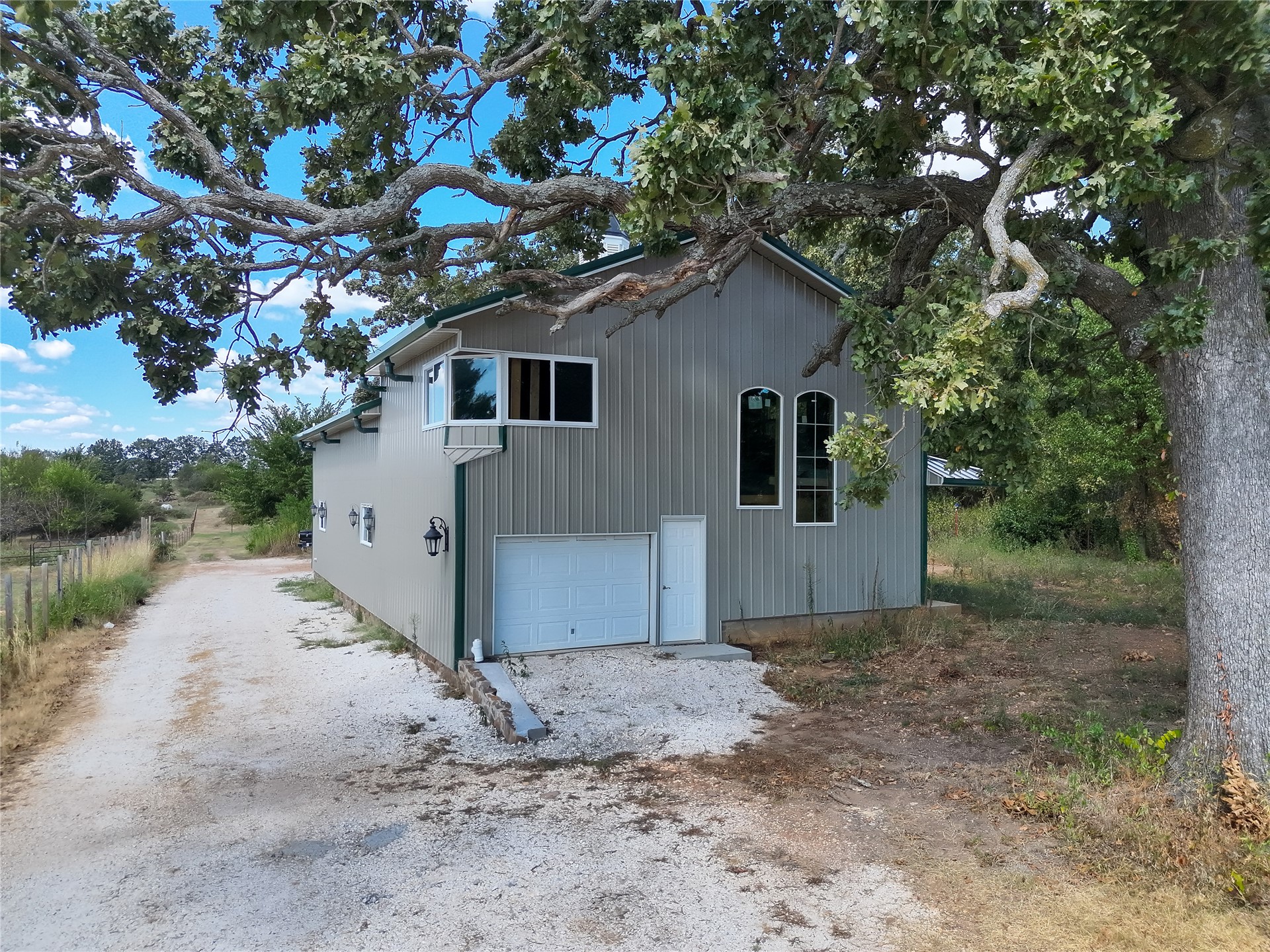 809 W Holt