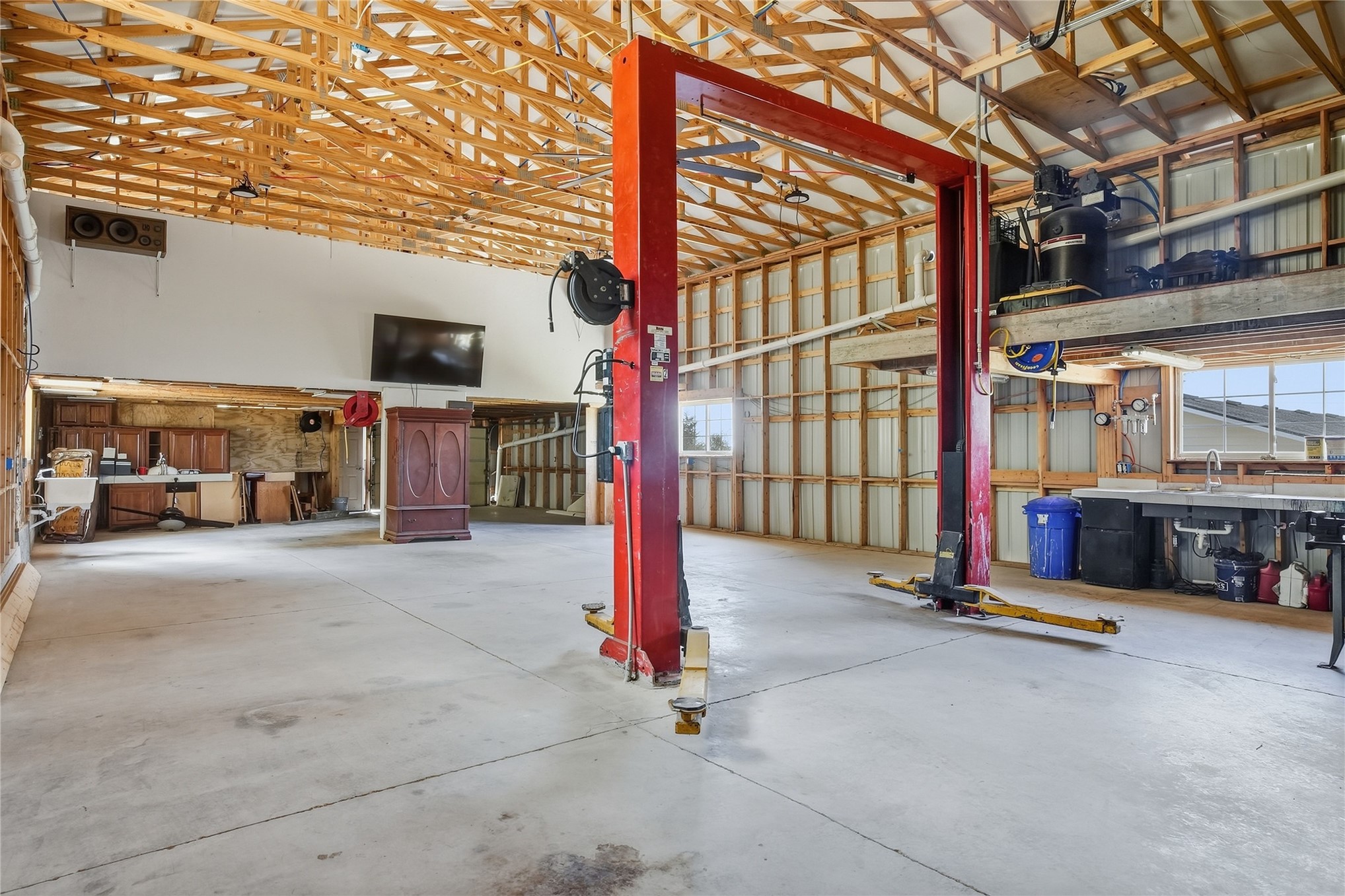 809 W Holt Property Photo 45