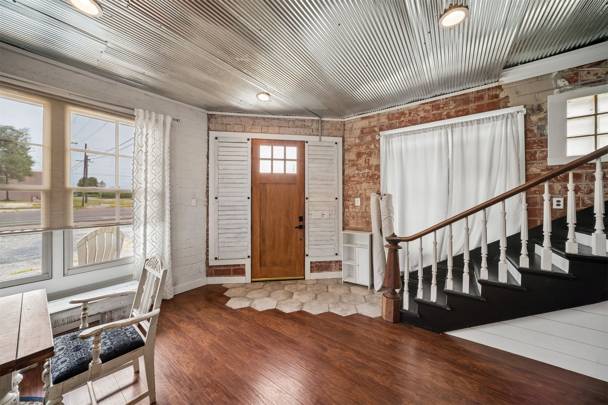109 Cherokee Property Photo 5
