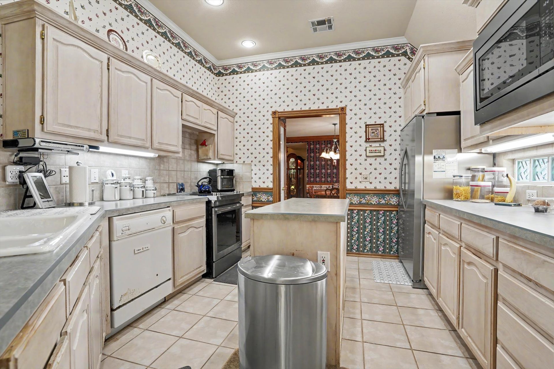 9023 S Hudson Avenue S Property Photo 12