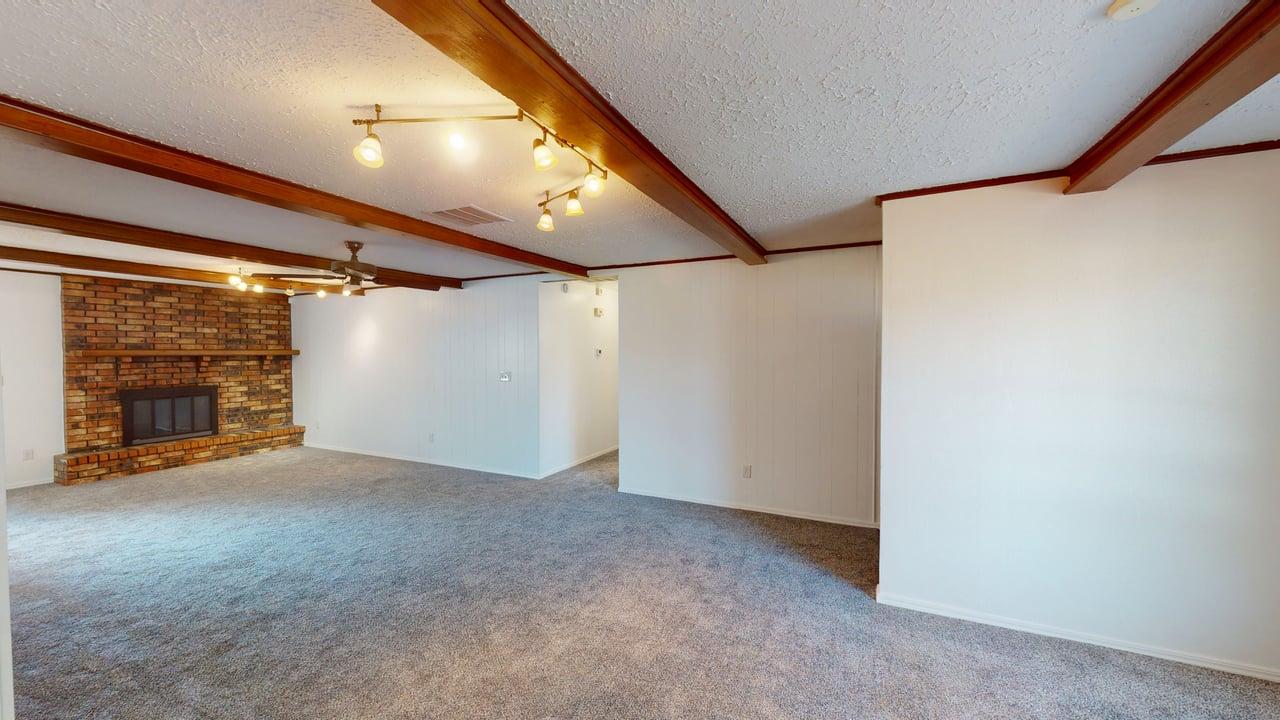 2621 S 89th East Avenue Property Photo 4