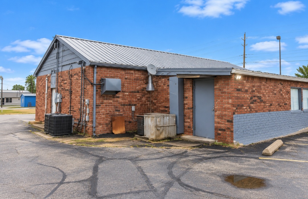 1000 Ns Wood Drive Property Photo 4