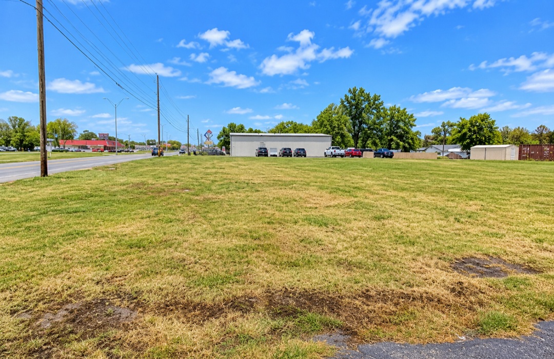 1000 Ns Wood Drive Property Photo 17
