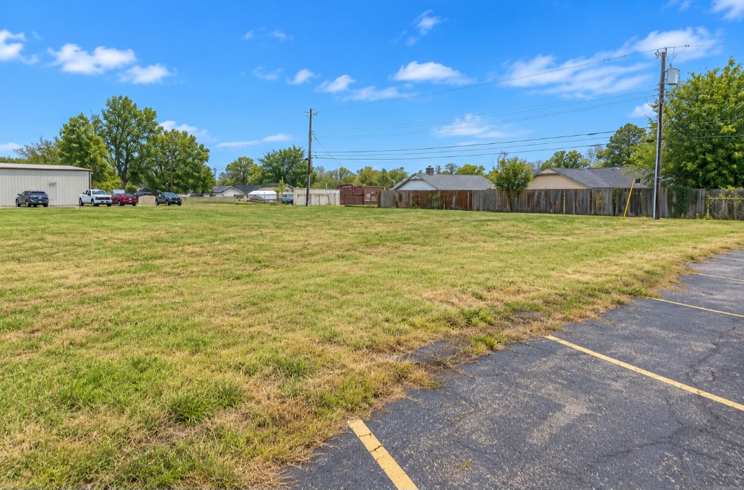 1000 Ns Wood Drive Property Photo 18