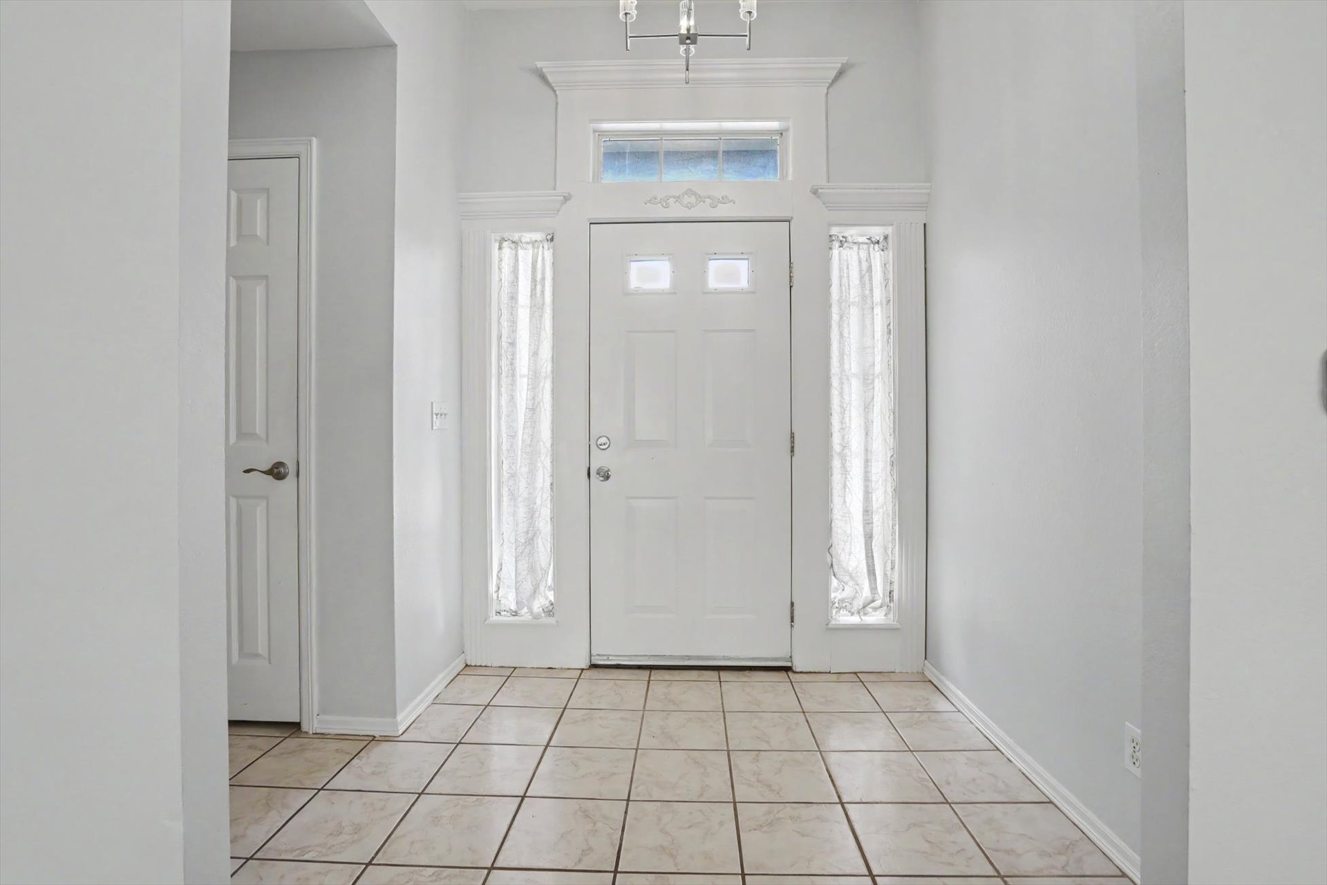105 E Indianapolis Street E Property Photo 3
