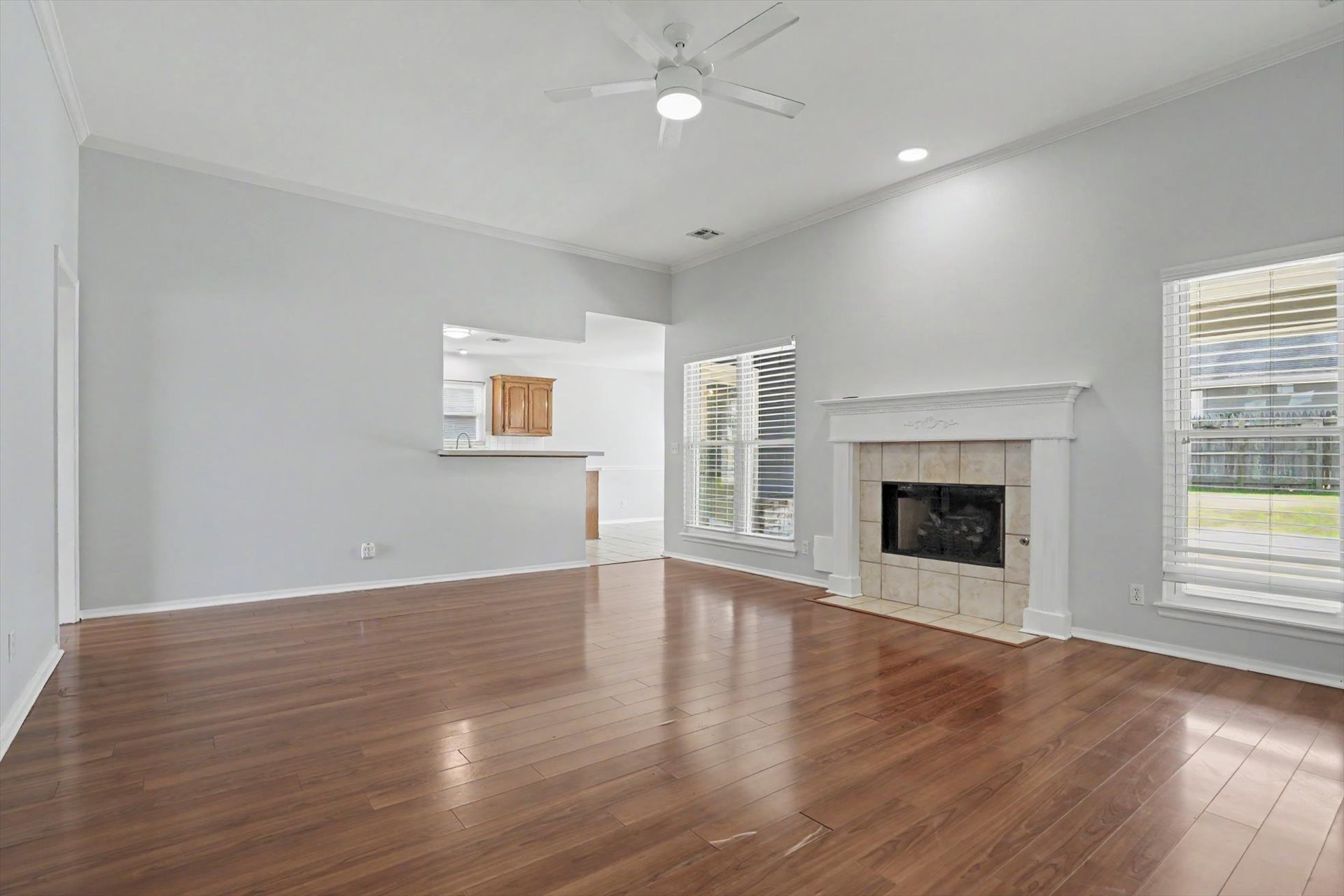 105 E Indianapolis Street E Property Photo 5