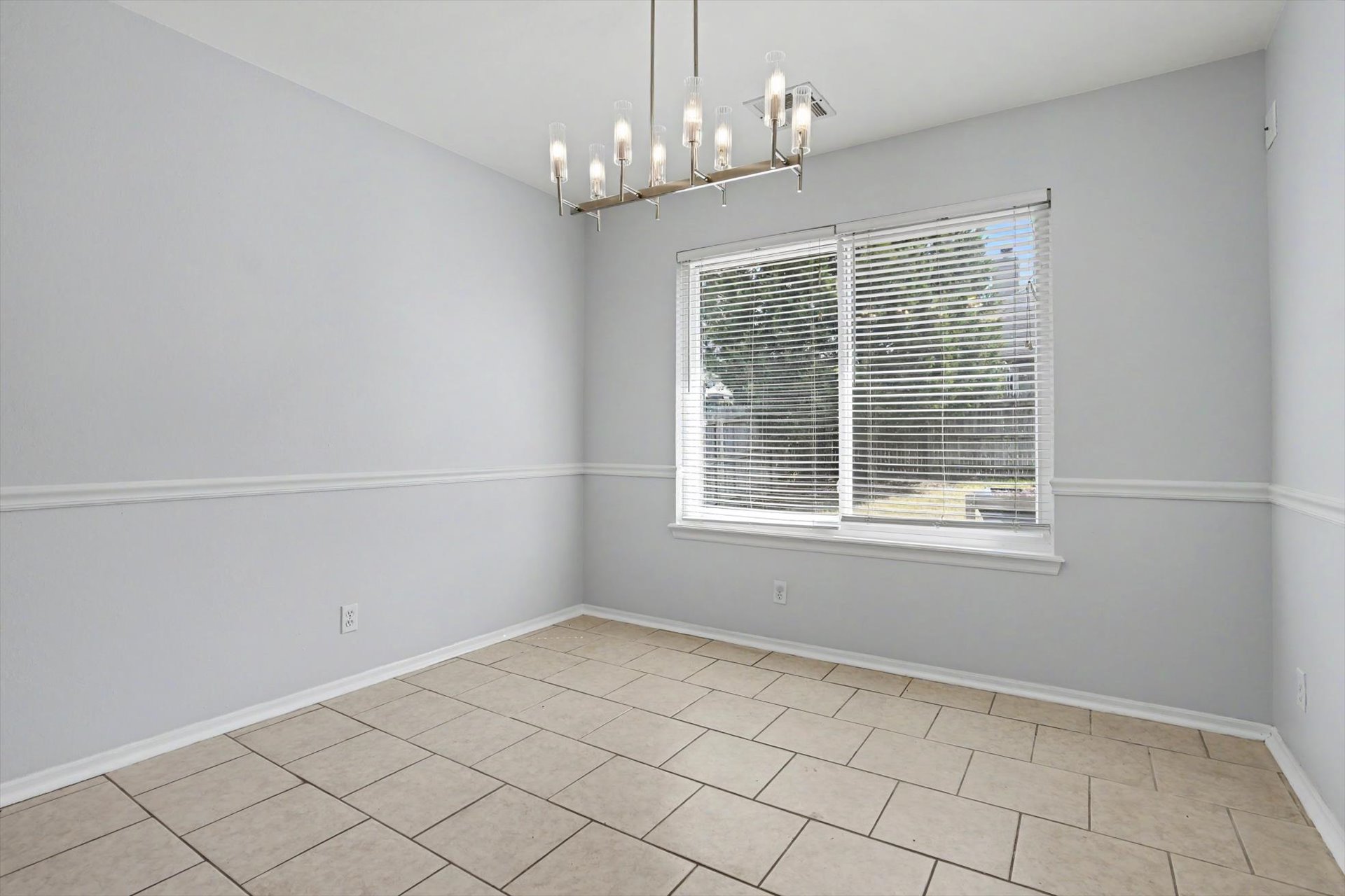 105 E Indianapolis Street E Property Photo 9