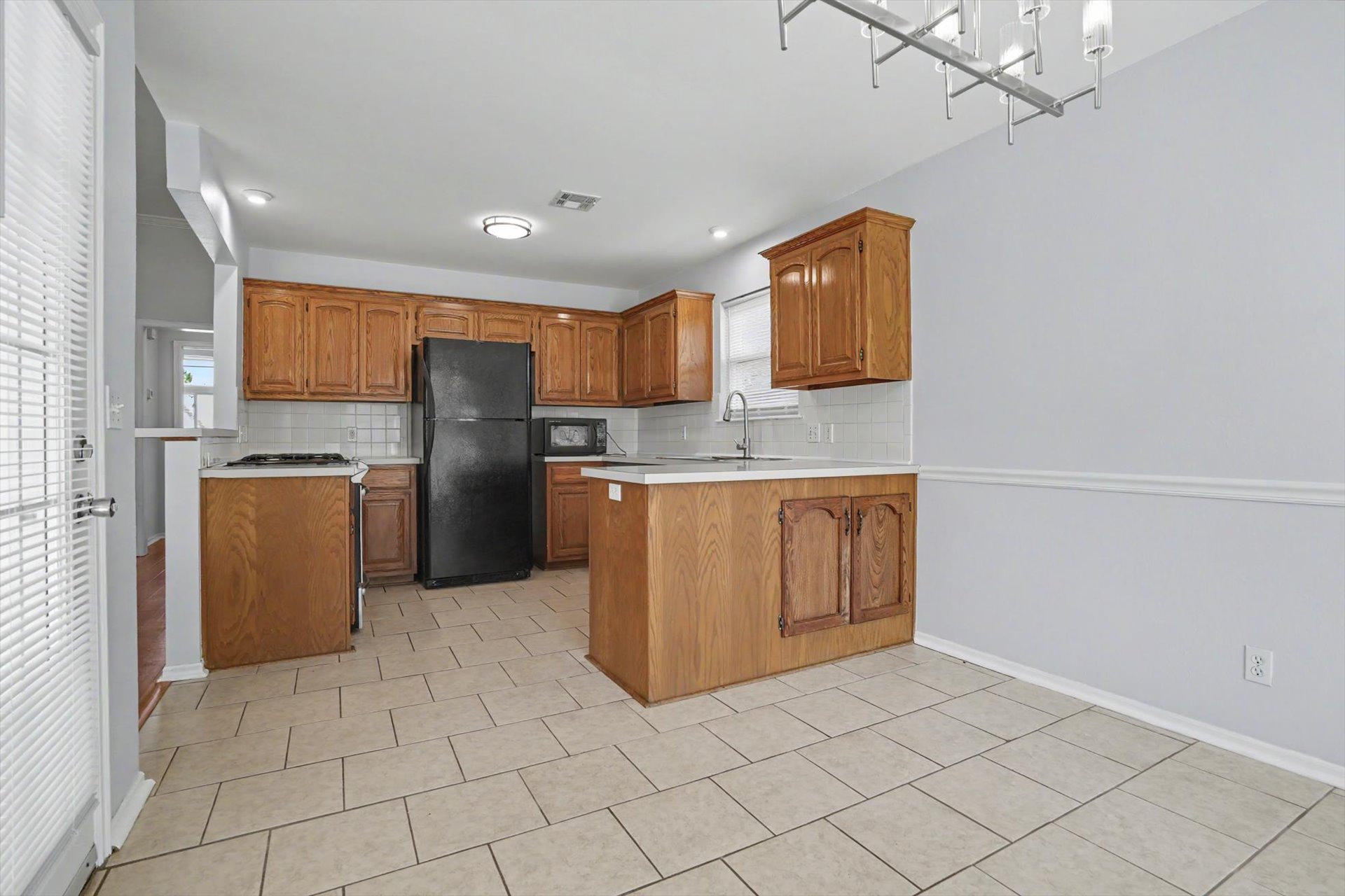 105 E Indianapolis Street E Property Photo 10