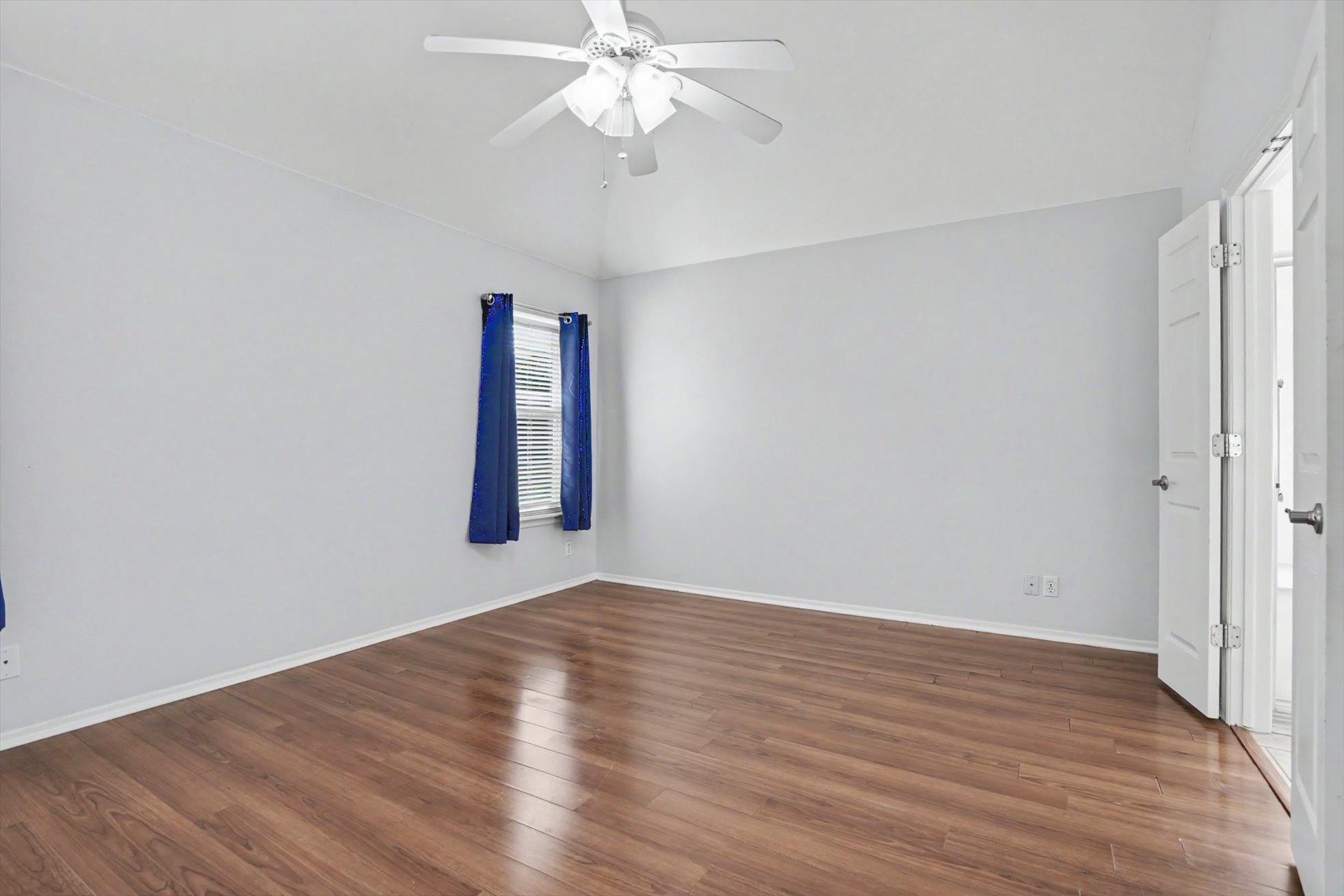 105 E Indianapolis Street E Property Photo 16