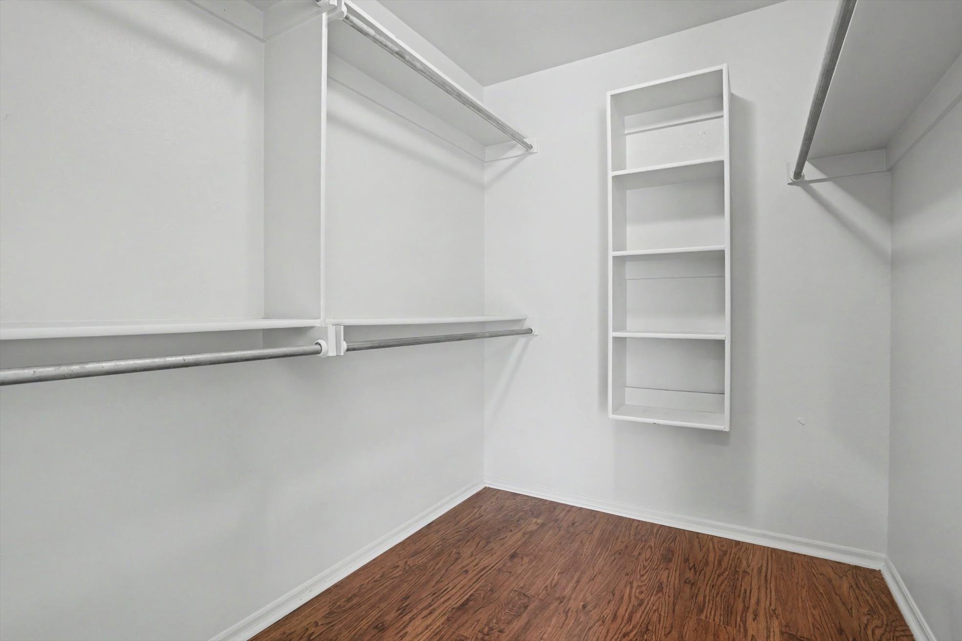 105 E Indianapolis Street E Property Photo 21