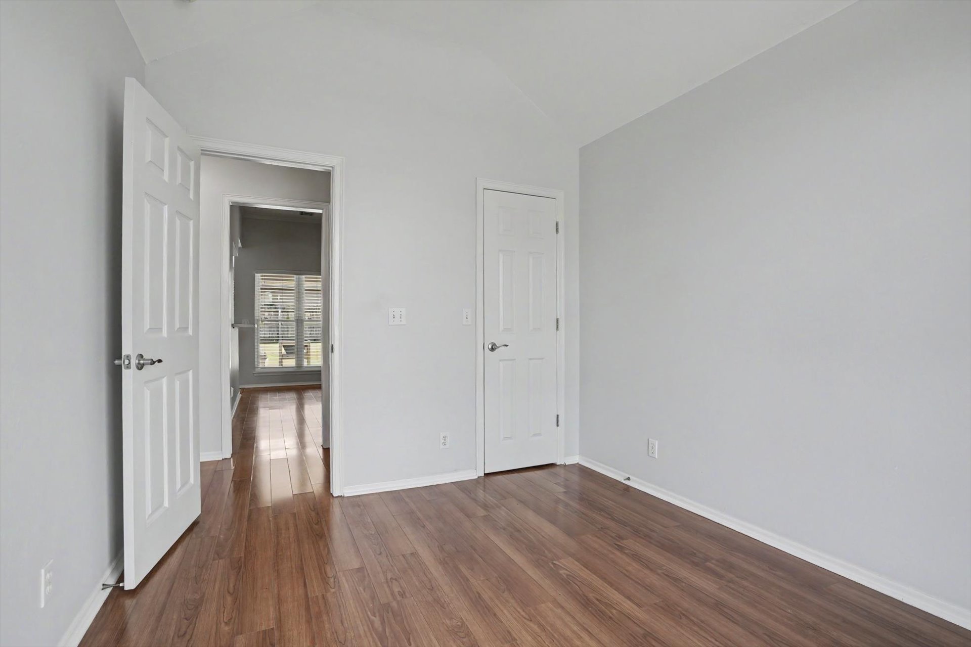 105 E Indianapolis Street E Property Photo 23