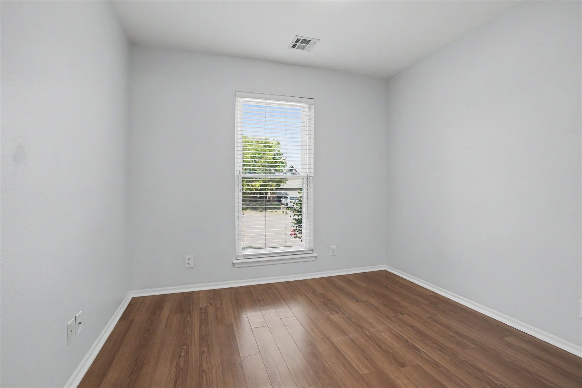 105 E Indianapolis Street E Property Photo 25