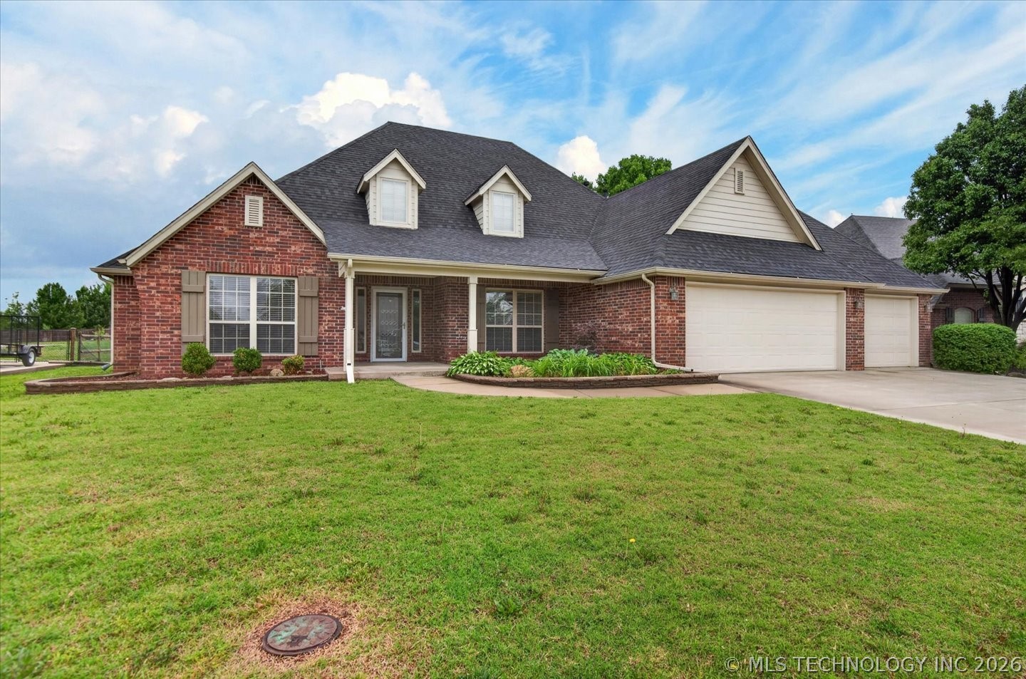 5817 Woodland Property Photo 3