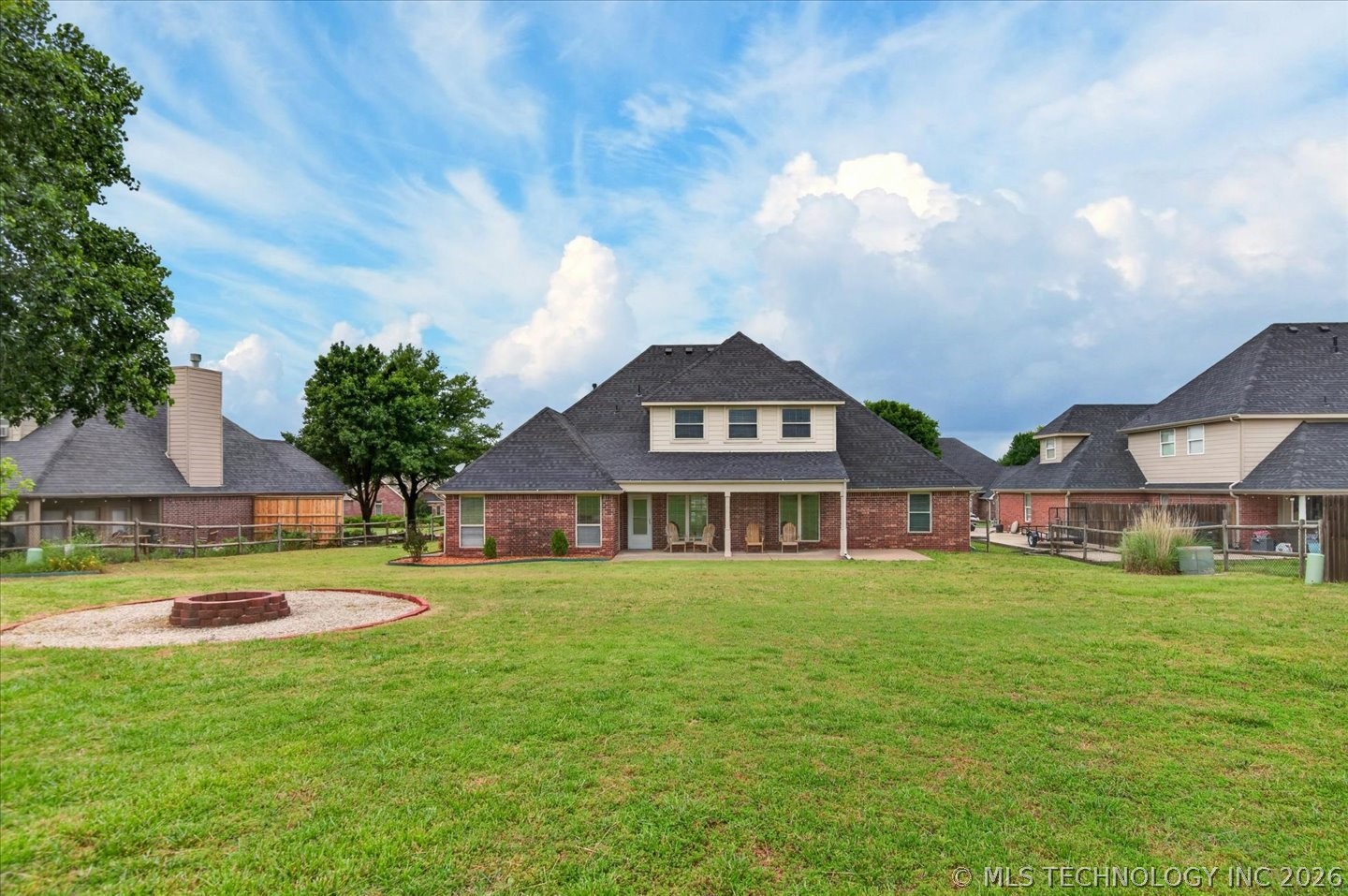 5817 Woodland Property Photo 4