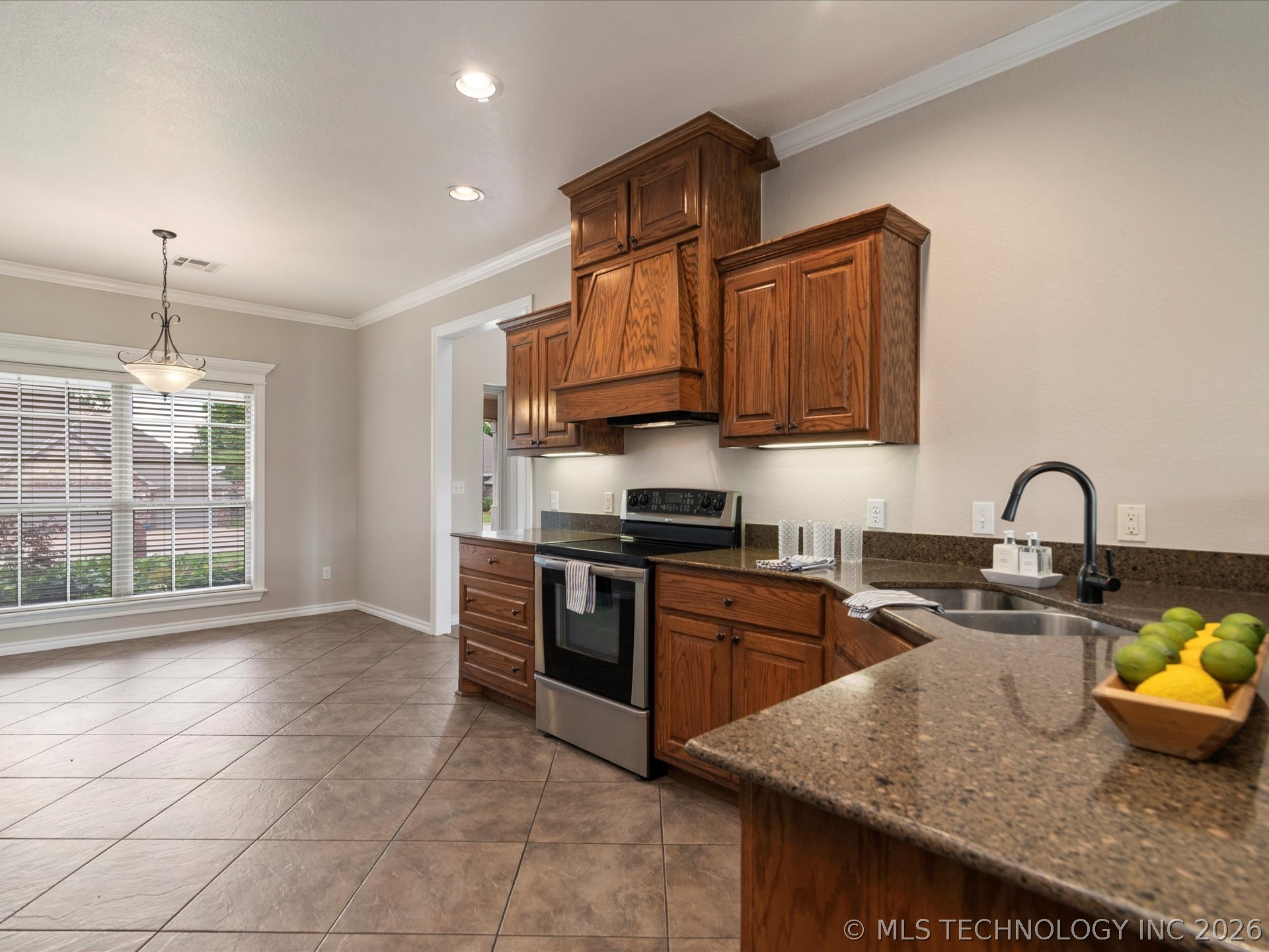 5817 Woodland Property Photo 10