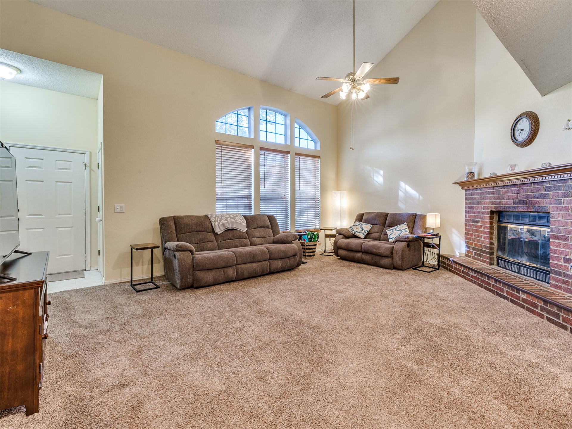 1202 W Los Angeles Circle Property Photo 4