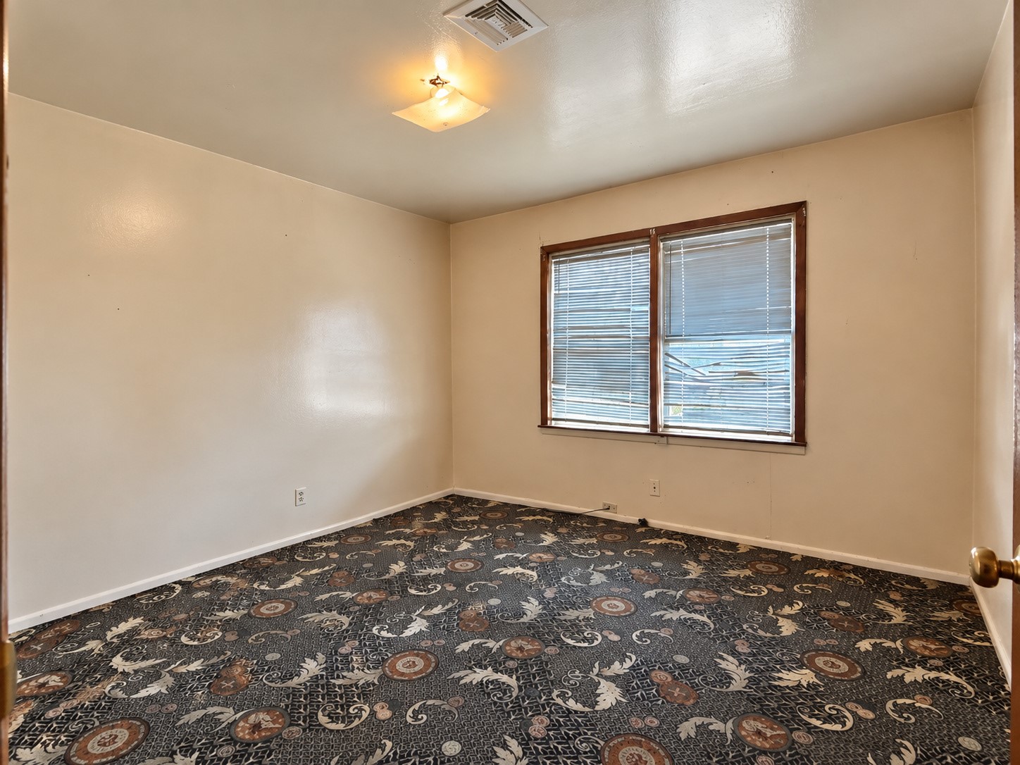 1371 E 51st Street N Property Photo 7