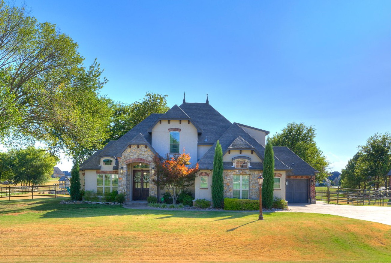 18544 E Crooked Oak Drive Property Photo 1