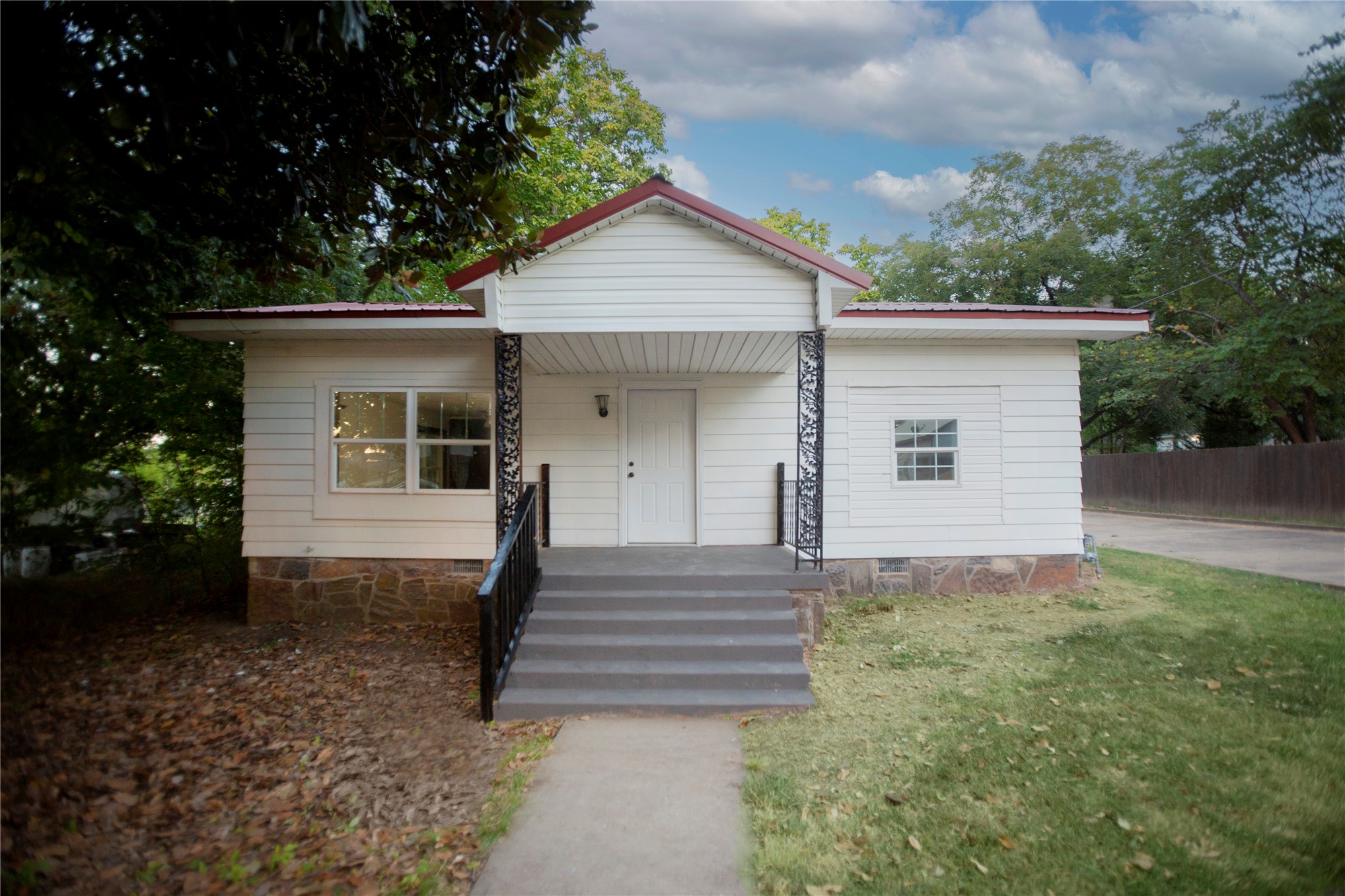 202 S Central Street Property Photo 1