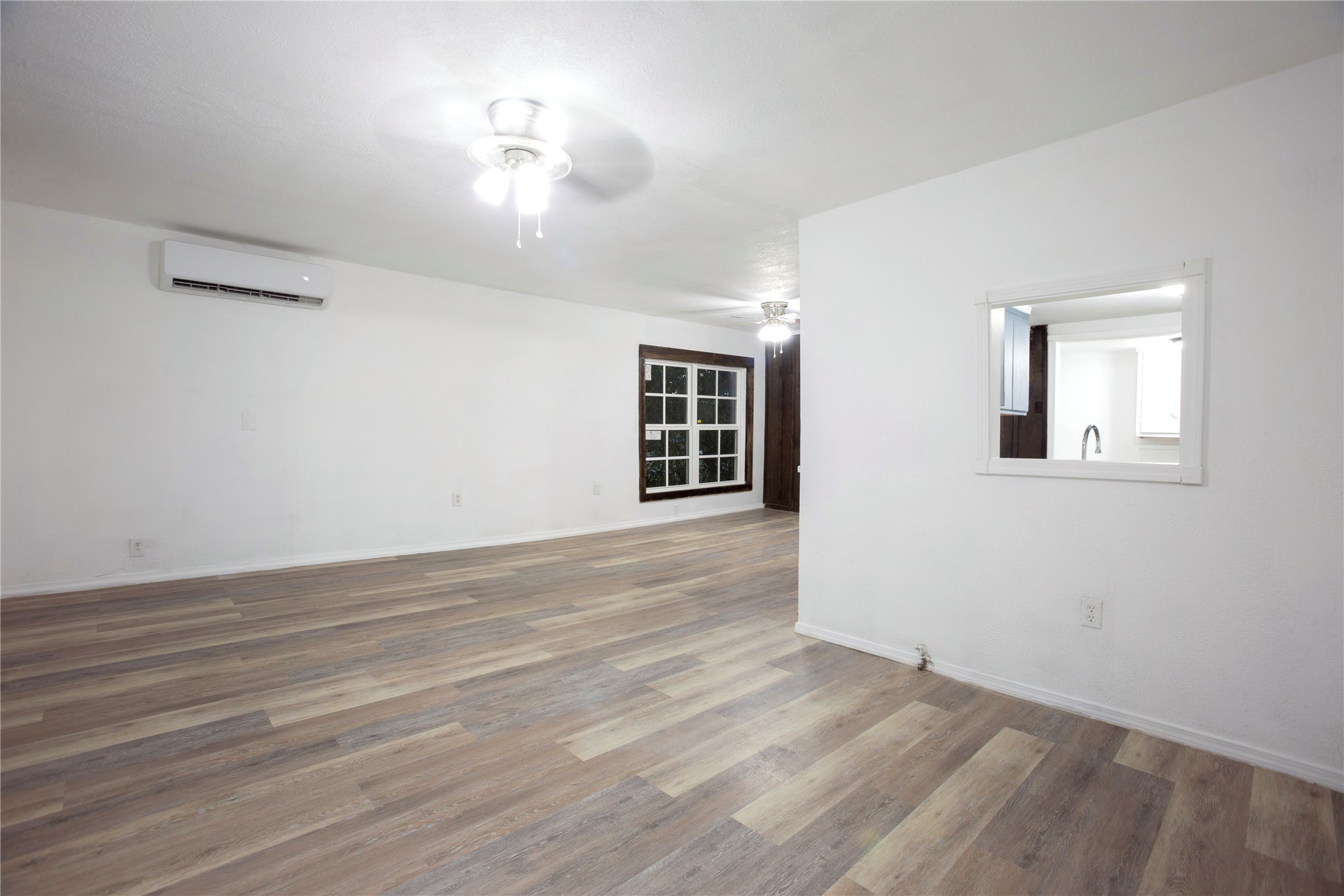 202 S Central Street Property Photo 4