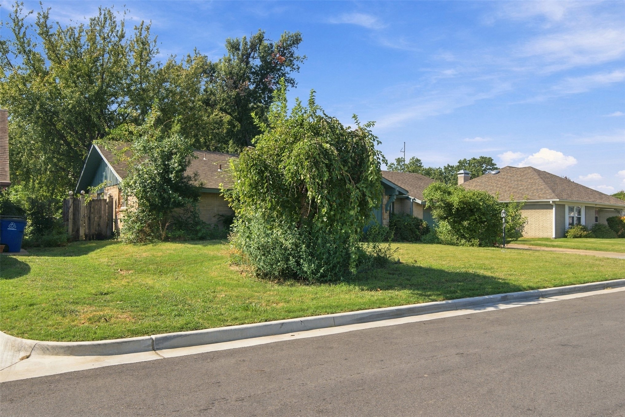 5748 E 47th Place Property Photo 4