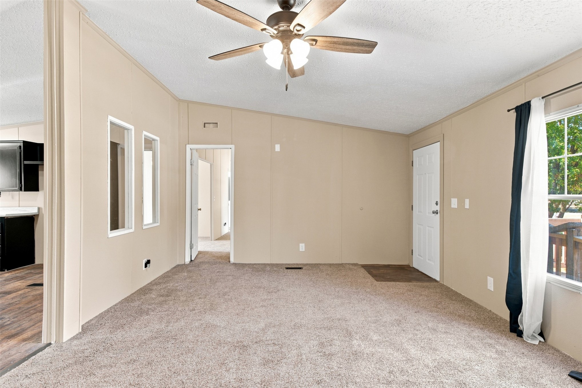 296 S Pine Street Property Photo 7
