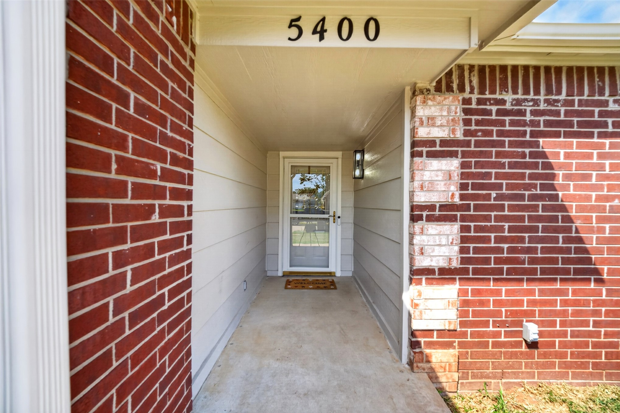 5400 S Maple Place Property Photo 2