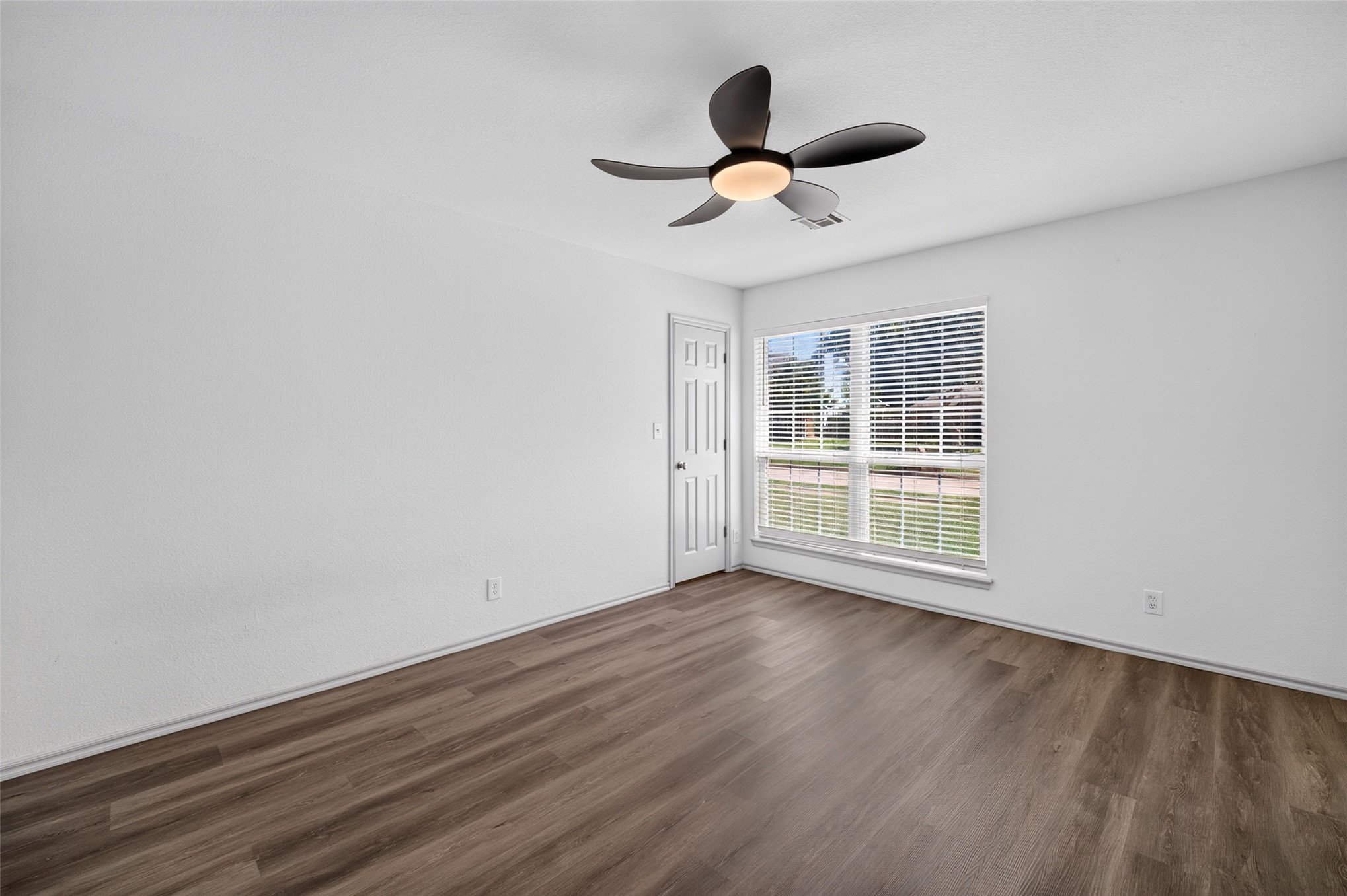 5400 S Maple Place Property Photo 15