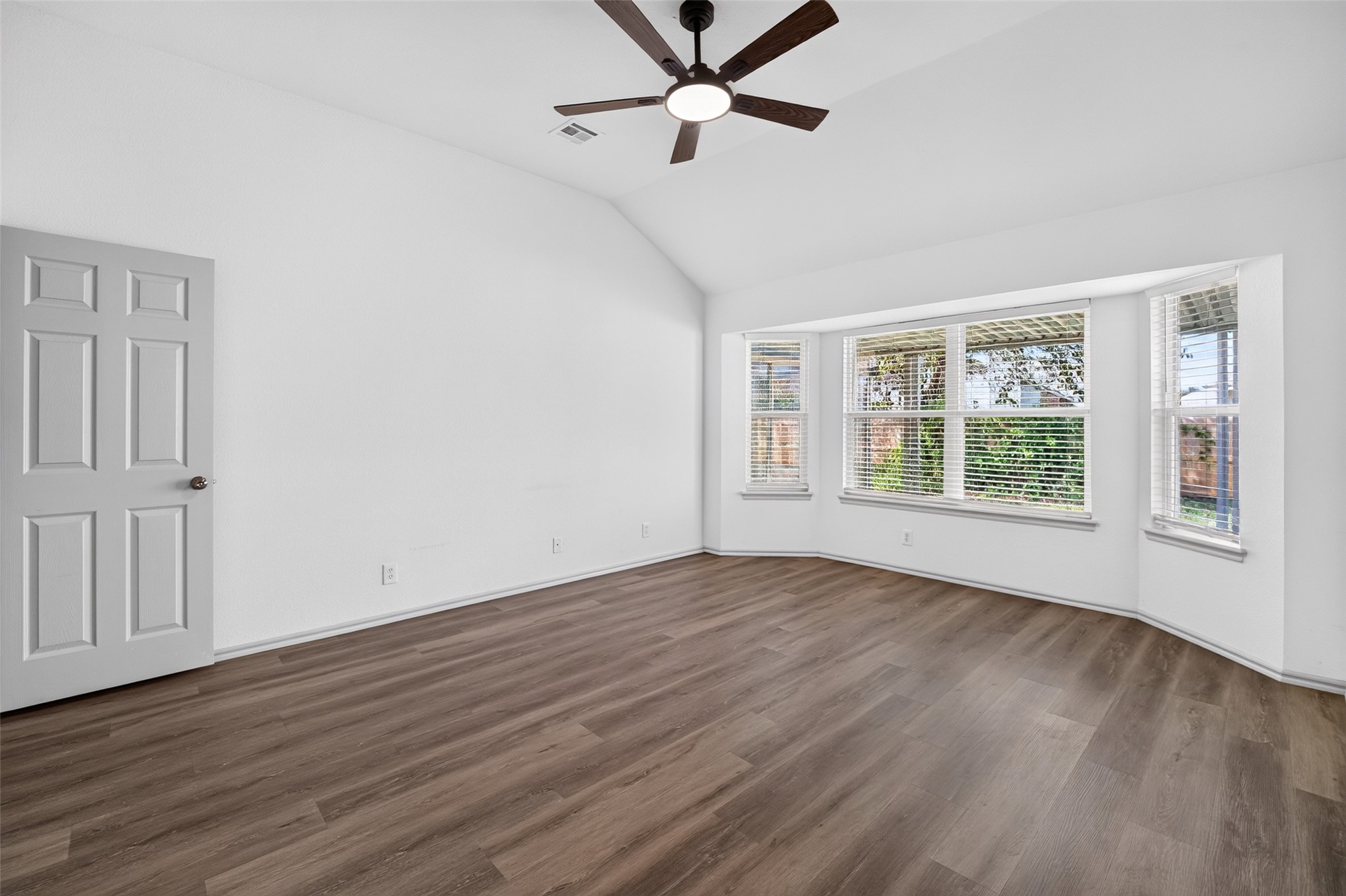 5400 S Maple Place Property Photo 16
