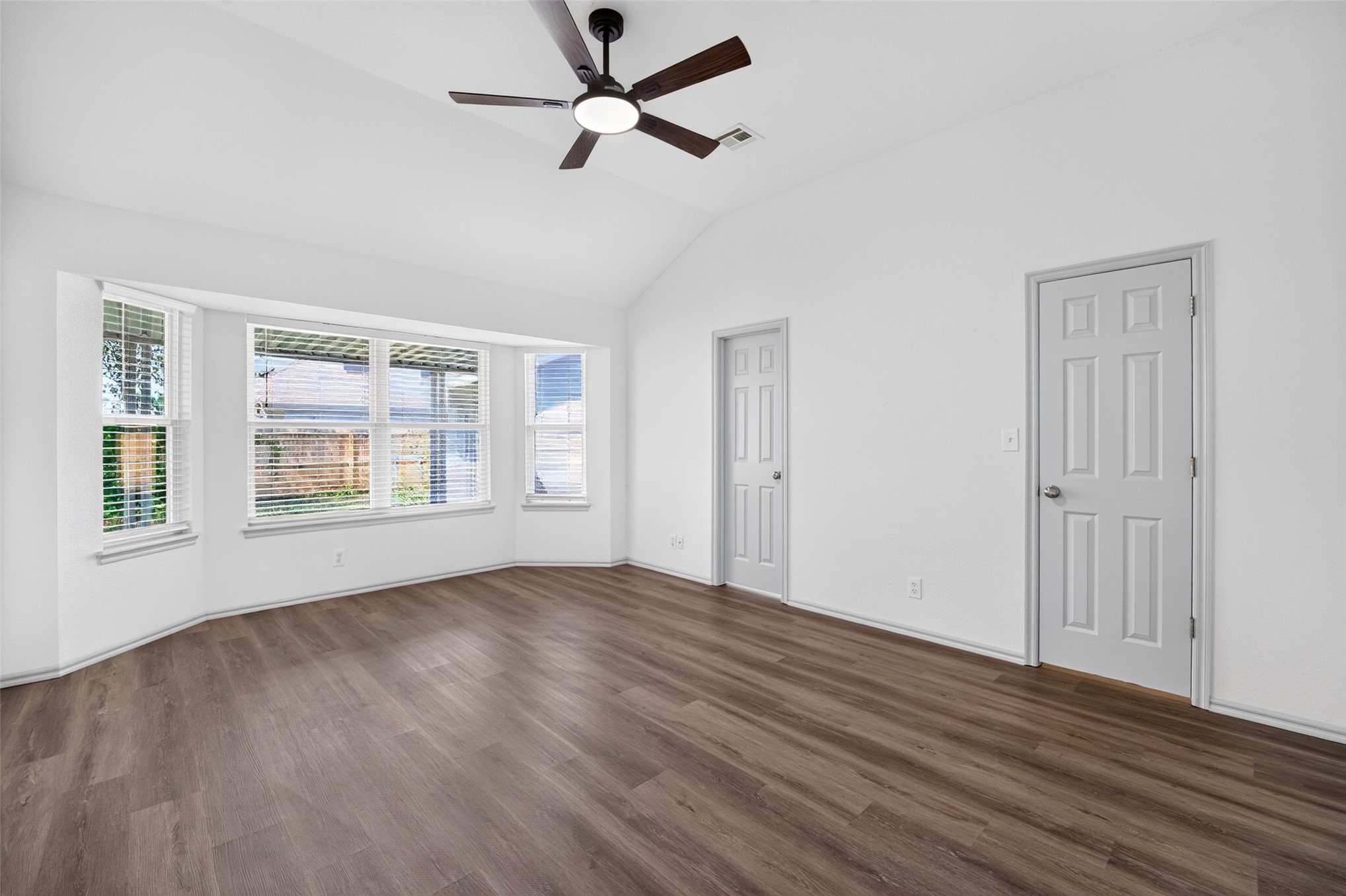 5400 S Maple Place Property Photo 18