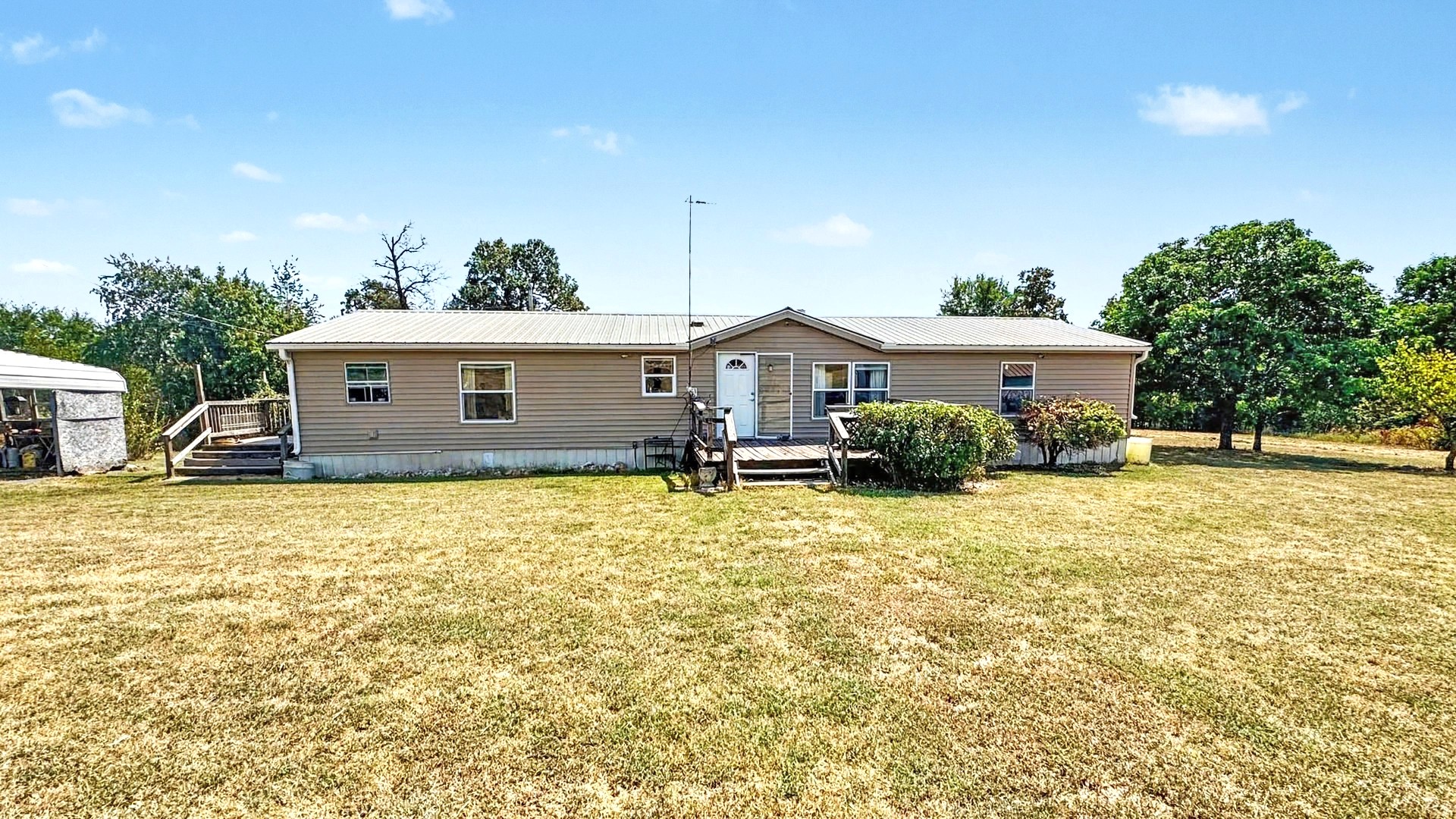 473296 E 825 Road Property Photo 1