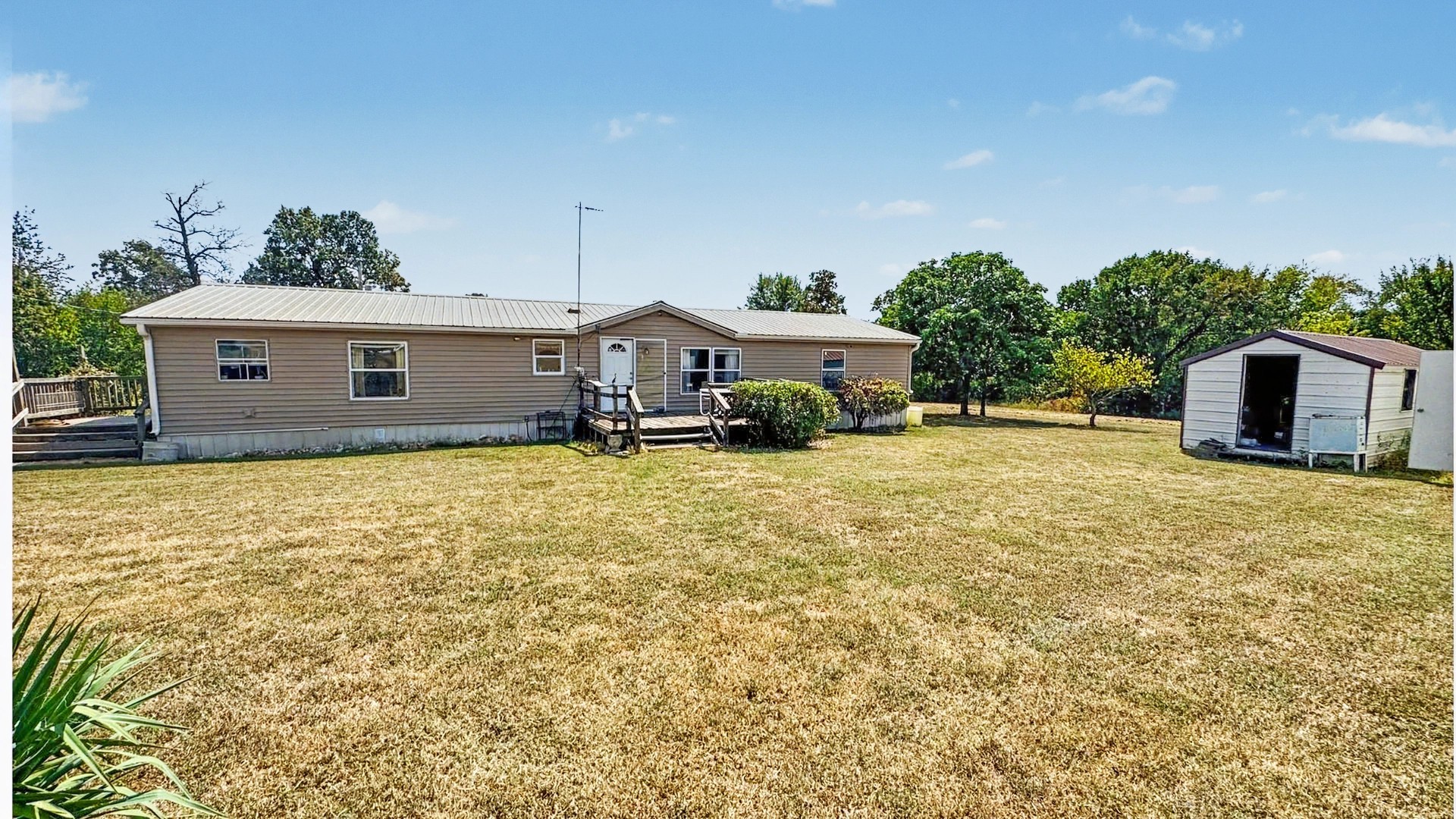 473296 E 825 Road Property Photo 2