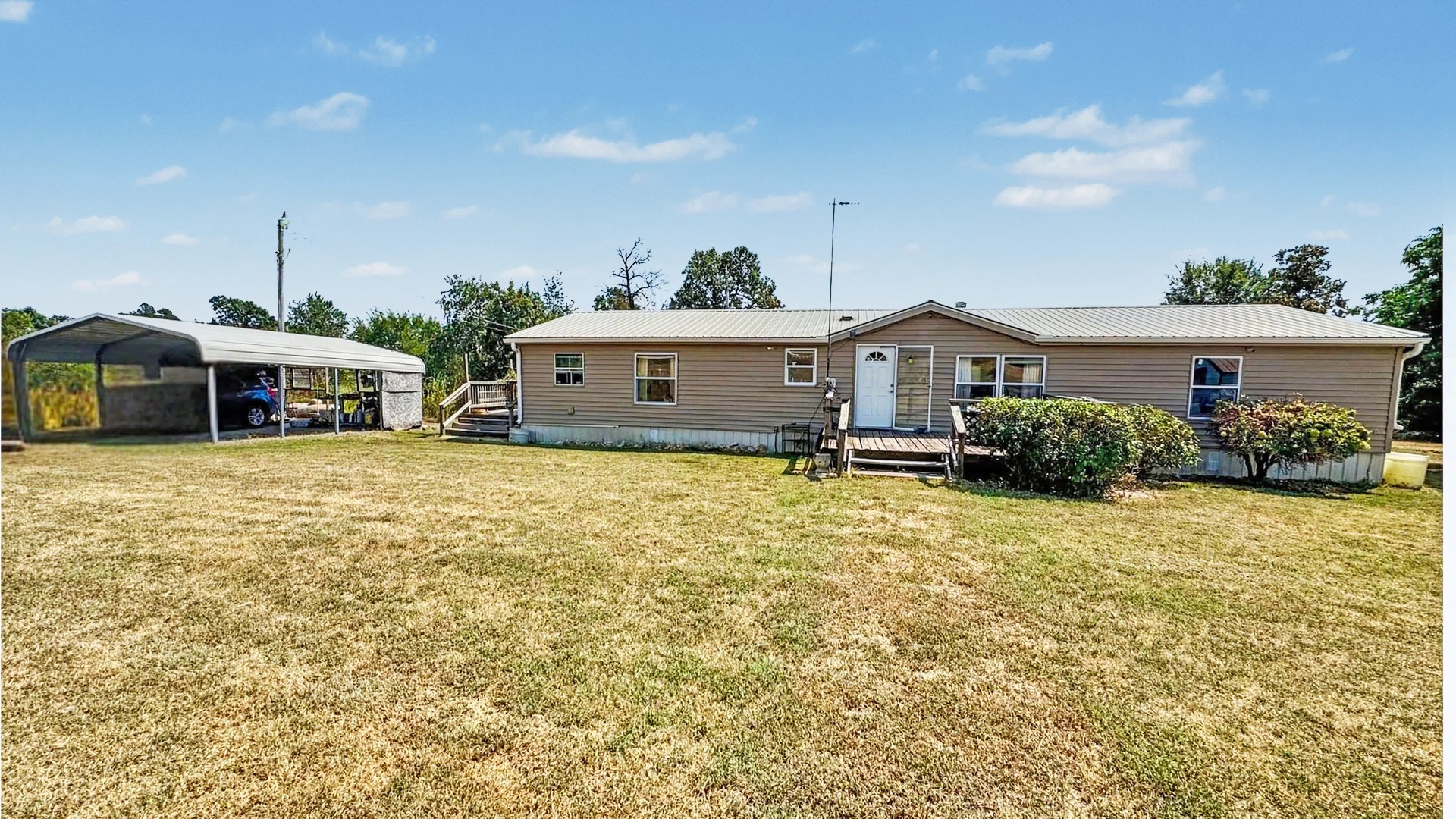 473296 E 825 Road Property Photo 3