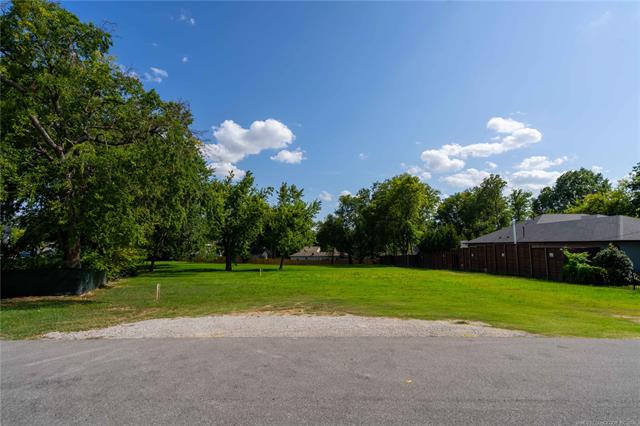 2602 E 16th Street Property Photo 6