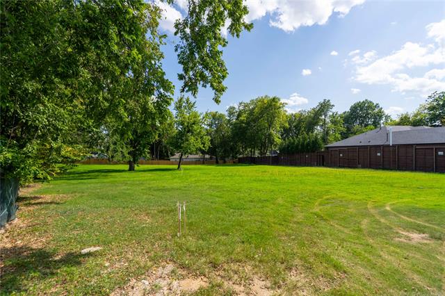 2602 E 16th Street Property Photo 7