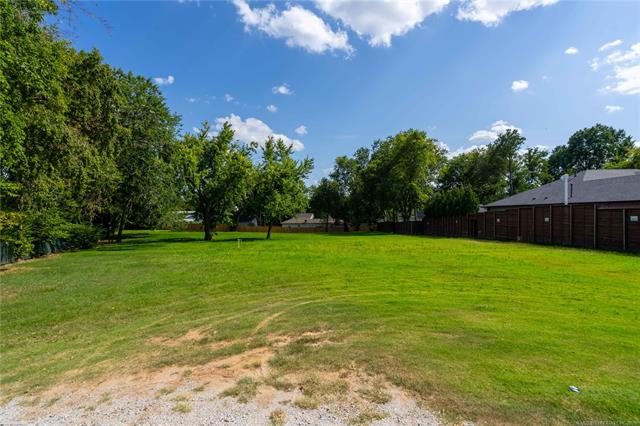 2602 E 16th Street Property Photo 8