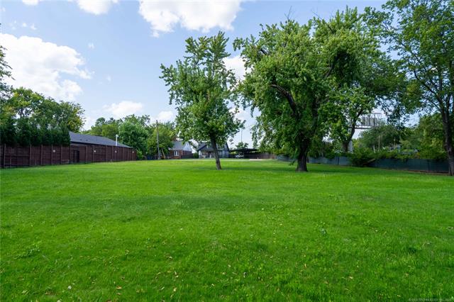 2602 E 16th Street Property Photo 12