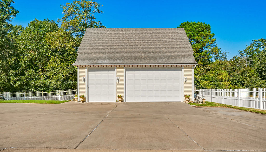 1009 Se County Road Property Photo 55