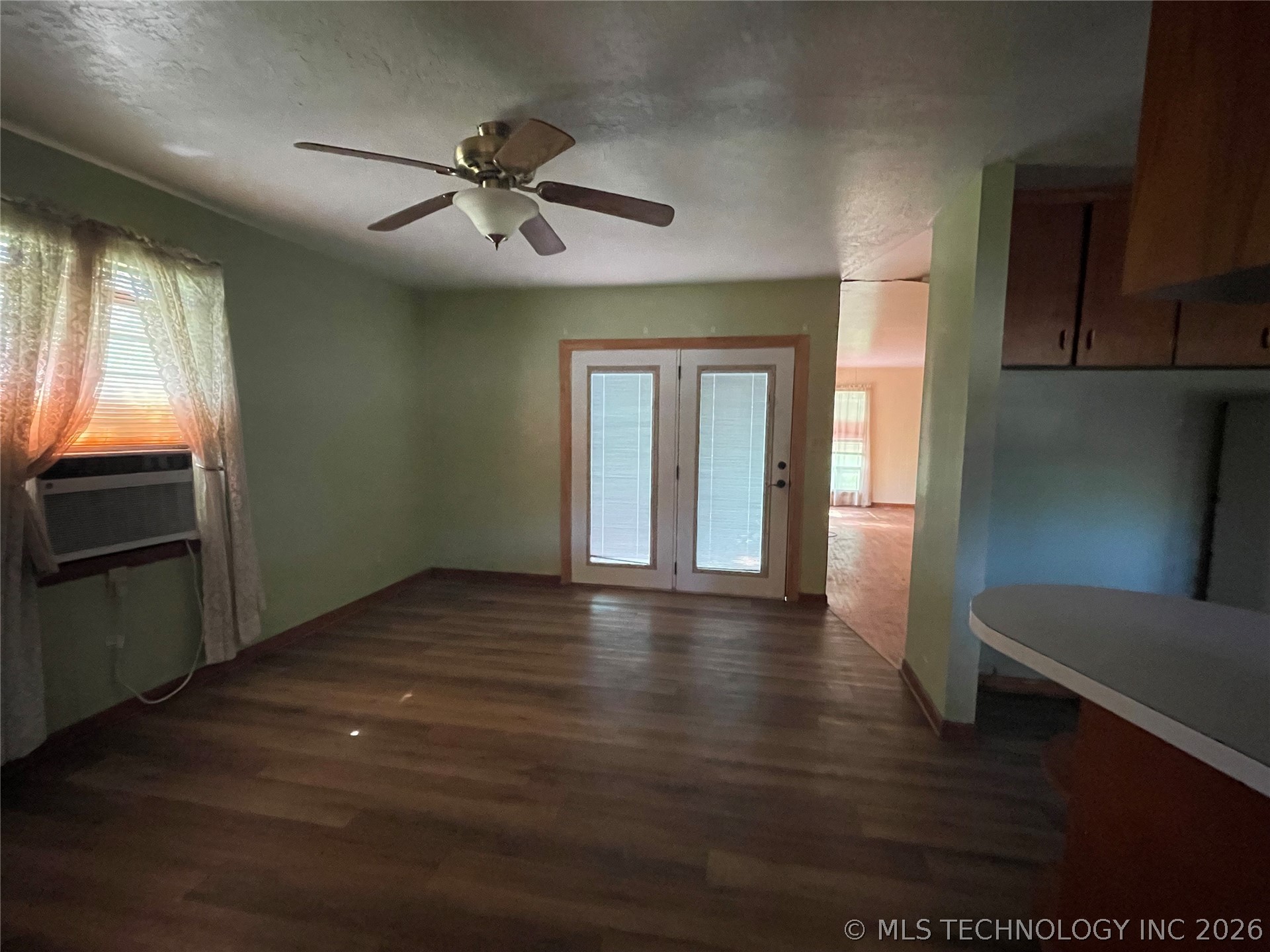 346 W 8th Street Property Photo 15