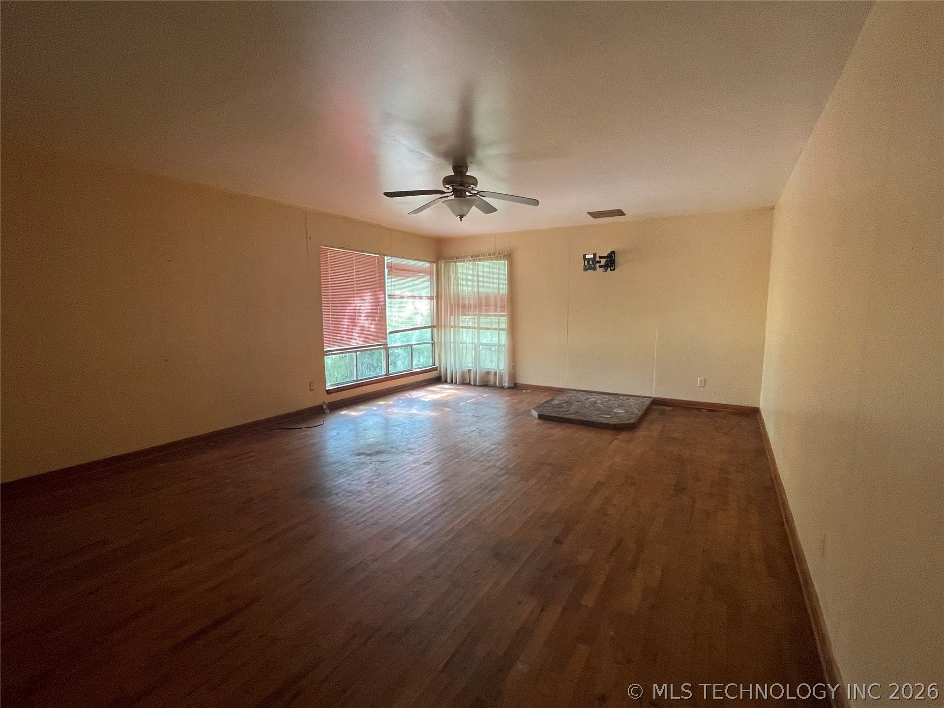 346 W 8th Street Property Photo 19