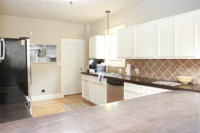 1303 E 17th Place Property Photo 15
