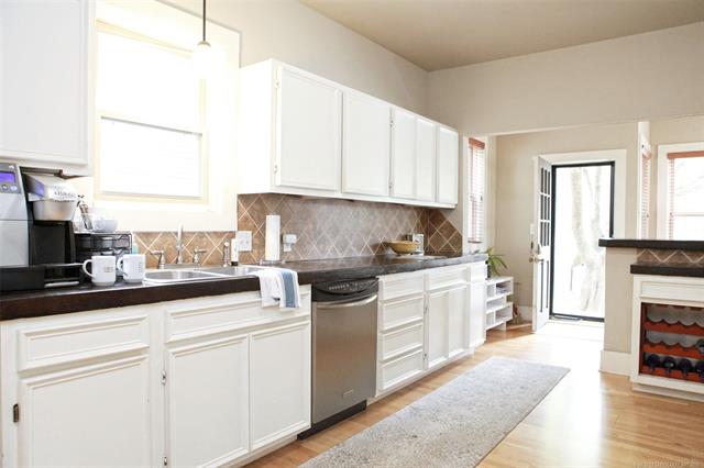 1303 E 17th Place Property Photo 17