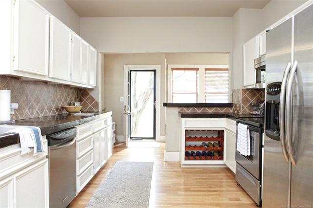 1303 E 17th Place Property Photo 18