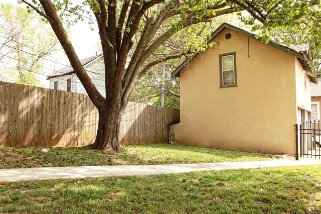 1303 E 17th Place Property Photo 37
