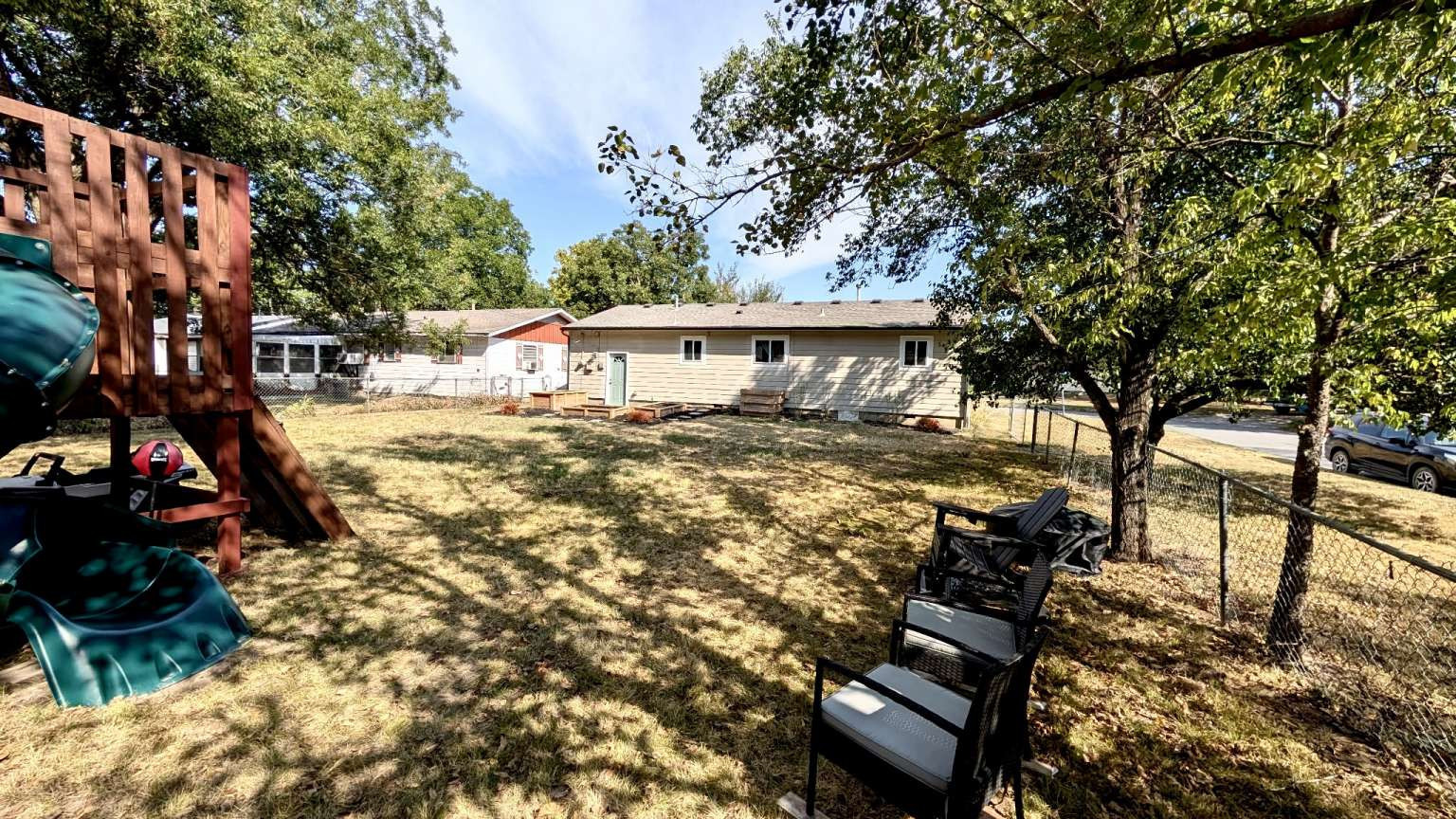 617 E Fort Worth Place Property Photo 28