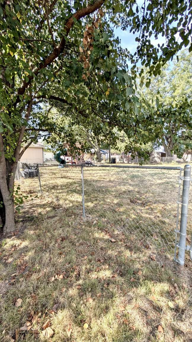 617 E Fort Worth Place Property Photo 33